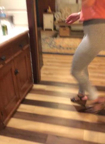Big Ass Fitness Leggings MILF clip