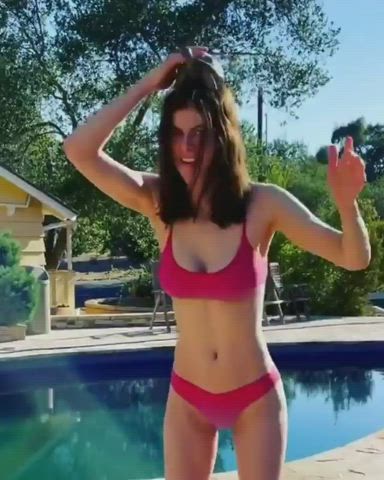 Alexandra Daddario Big Tits Bikini clip