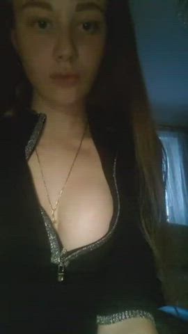 Lifting shirt and flashing boobs + full video in the comments