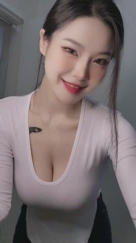 18 years old asian big tits boobs dancing korean natural tits non-nude tits clip