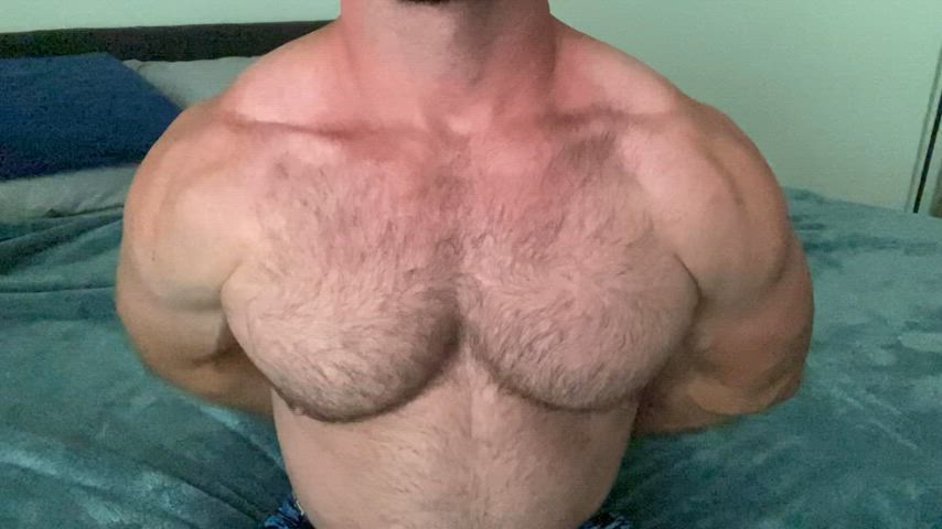 Some post workout Pec flexing