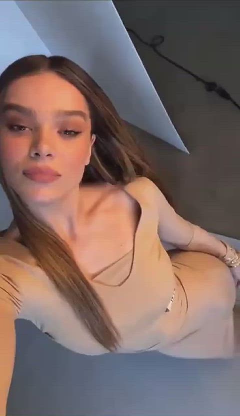 celebrity dress hailee steinfeld clip