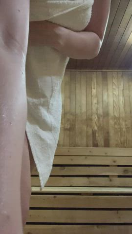 Hit the sauna after the gym. Now I’m horny and need to be bred 😈