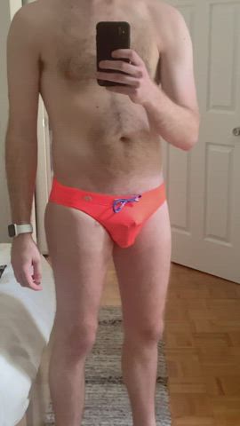 Does this speedo show off my cage?