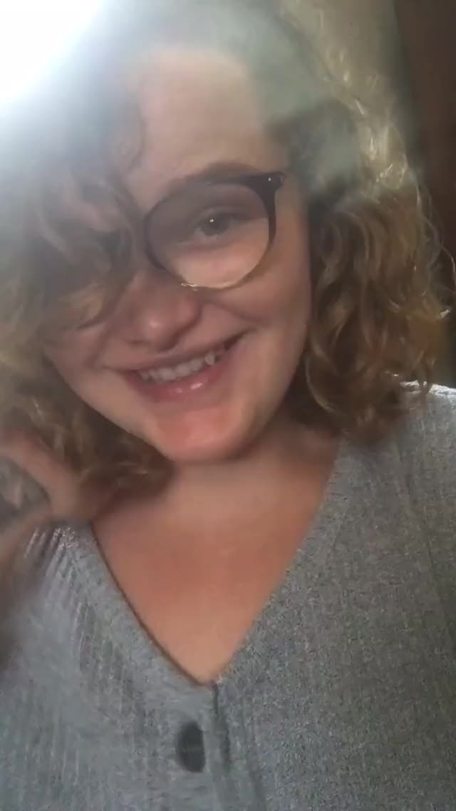 Do you like Chubby Milfs with glasses?💖I post Full length sex tapes straight to