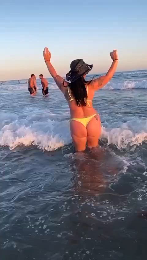 amateur argentinian ass big ass curvy fansly milf amateur-girls thick-booty clip