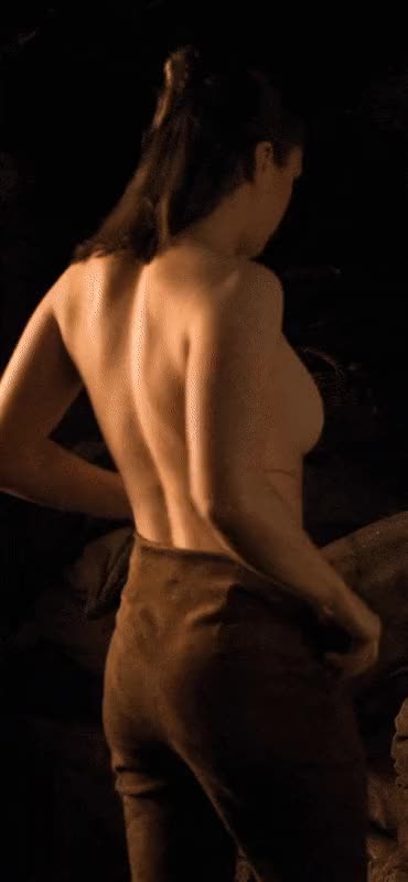 Maisie Williams Nude in Game of Thrones