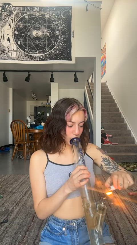 starting off the day with bong rips + flashing my tits always 🥰