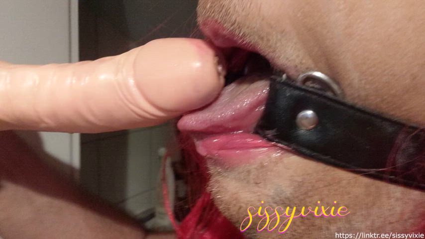 sissyvixie gagged dildo mouthfuck