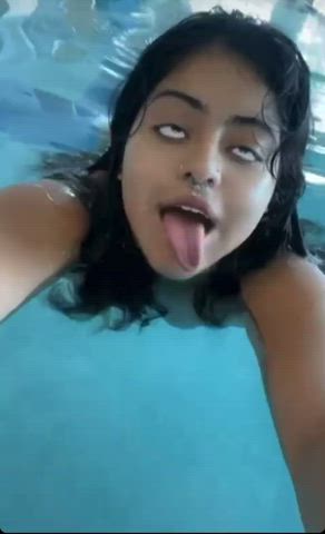 amateur blowjob eye contact homemade joi pool slave sloppy underwater clip