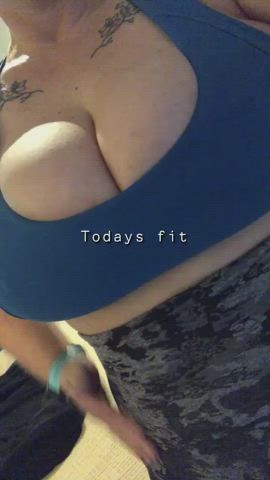 Todays fit….brought to you by that jiggle and fat ass