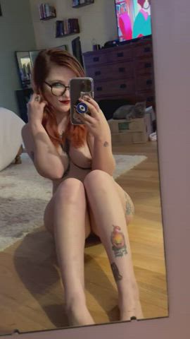 mirror pussy redhead clip