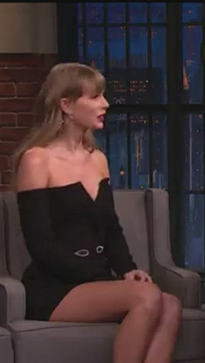 Celebrity Legs Taylor Swift clip