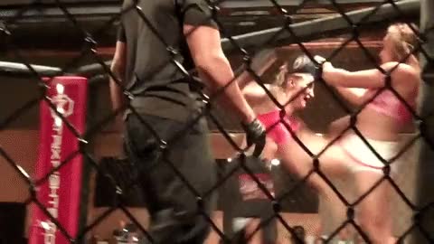 MMA Woman Boxer Knocked Out Cold!
