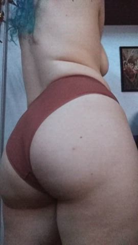 Do you think my booty looks better with or without panties?