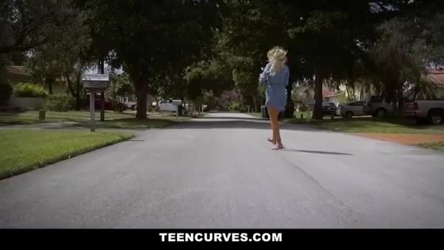 TeenCurves - Gorgeous Big Ass Teen Gags on a Big Cock - Pornhub.com