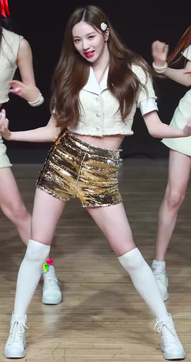 Cherry Bullet Jiwon's Hips Lead GFY 190609 체리블렛 지원