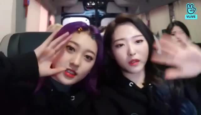 V LIVE - [이달의 소녀] LOONAVERSE 가는길 6