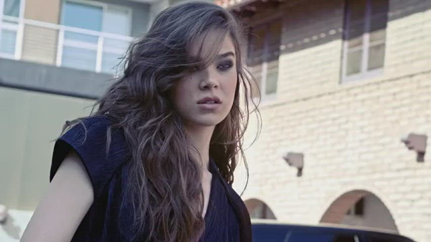 hailee steinfeld sexy sexy voice clip