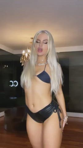 big ass blonde brazilian celebrity dancing thick twerking clip