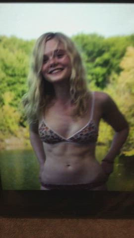Elle Fanning's Gorgeous Body Made Me Bust