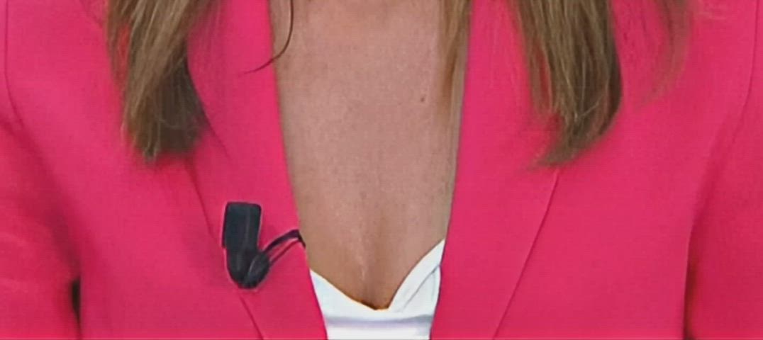 boobs busty cleavage public solo tease tits r/titsworship clip