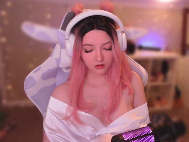 Cute Gamer Girl with Pink Hair Masturbating