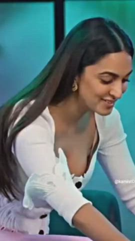 bollywood downblouse teasing clip