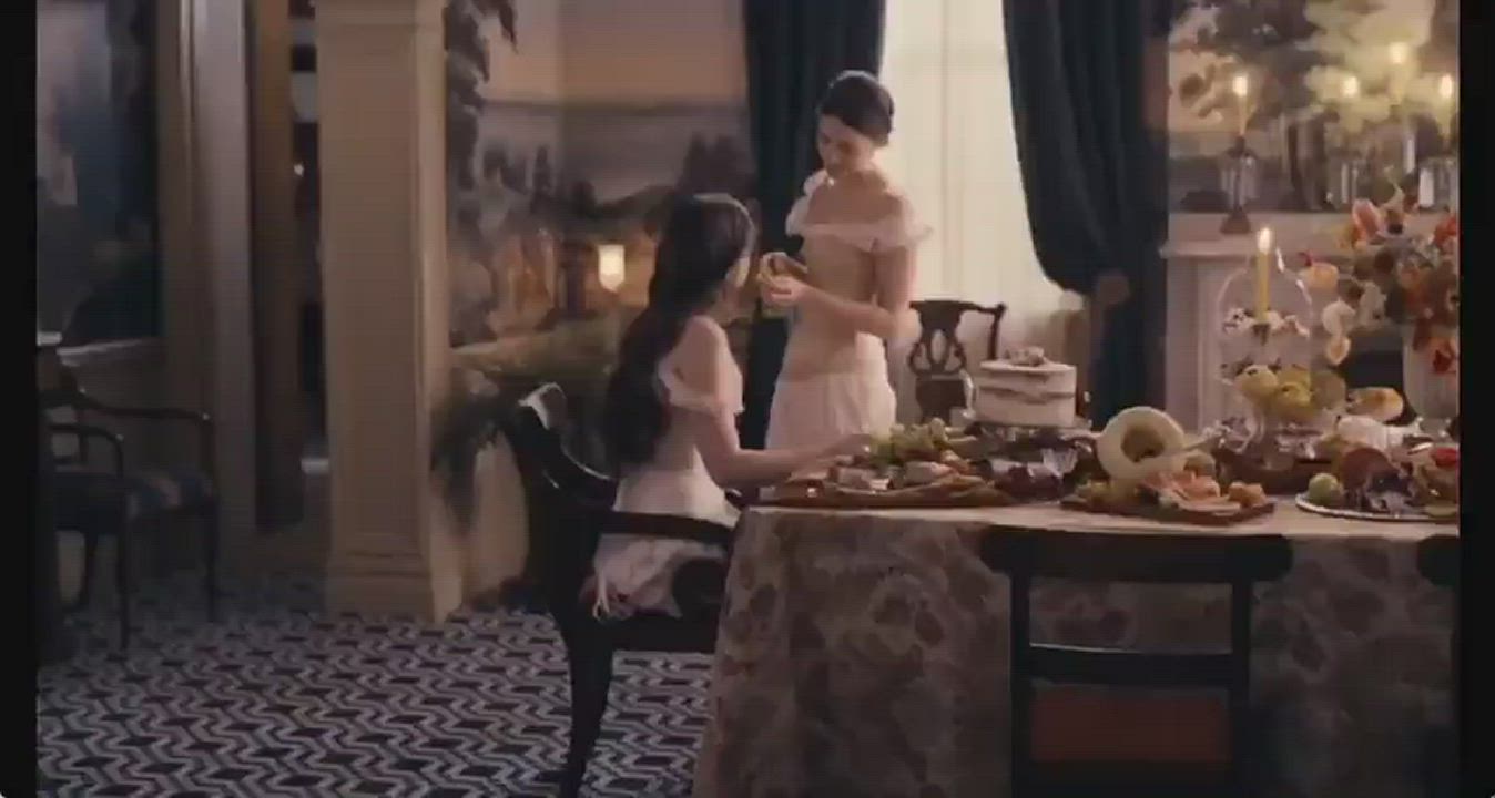 Hailee Steinfeld Lesbian clip