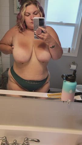 Cum play with my big tits 😘