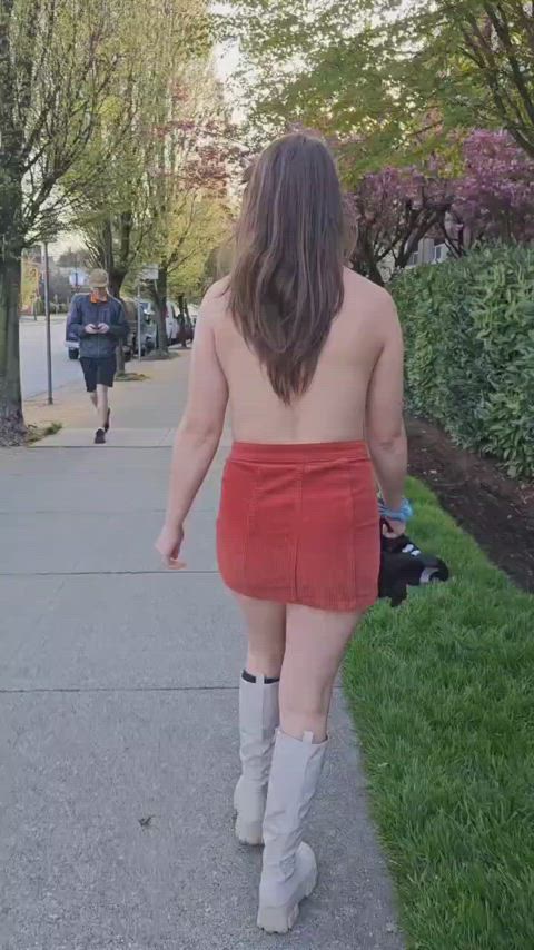 amateur exhibitionist exposed milf natural tits public tits walking clip