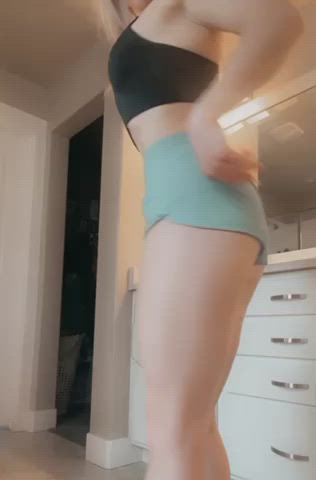ass ass clapping bubble butt fitness gym milf muscular girl muscular milf shorts