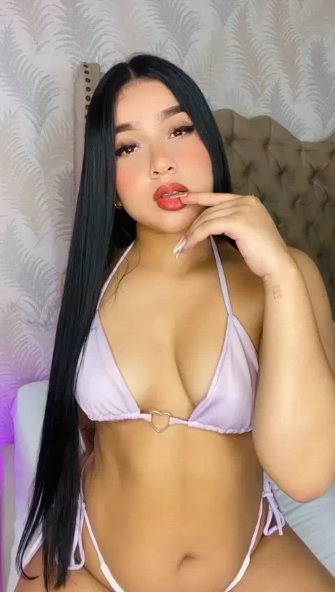 Sexy latin girl wanna play