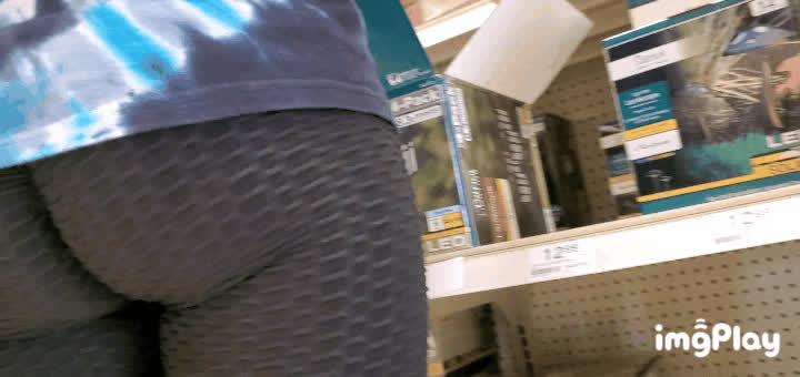 booty exhibitionism exhibitionist grocery store milf pawg voyeur yoga yoga pants