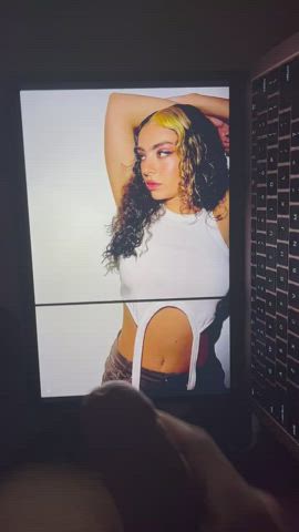 Charli xcx showing off her tight tummy and clean armpits