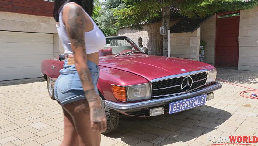 Horny Busty Latina Yorgelis Carrillo Waxes Car Washer's BBC