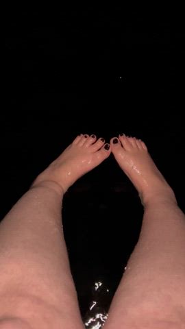 Just like sharing my wet BBW feet & toes