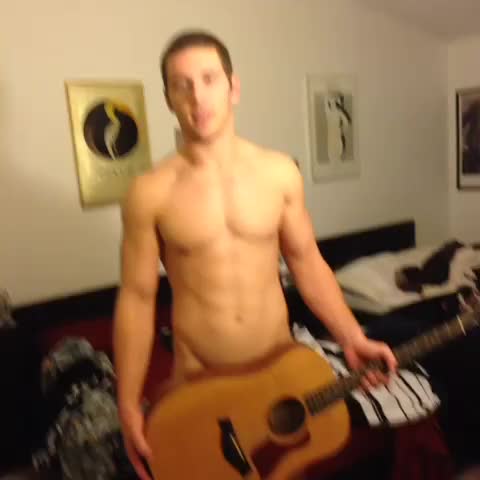 How to wake up your roommate for Halloween! #naked (Taylor Edelman, 2013-11-01, hDY3IVDmXXg,