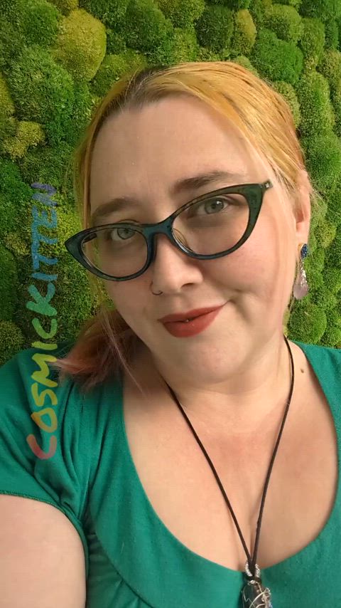 blonde dominatrix domme glasses green eyes kiss manyvids onlyfans smile wholesome