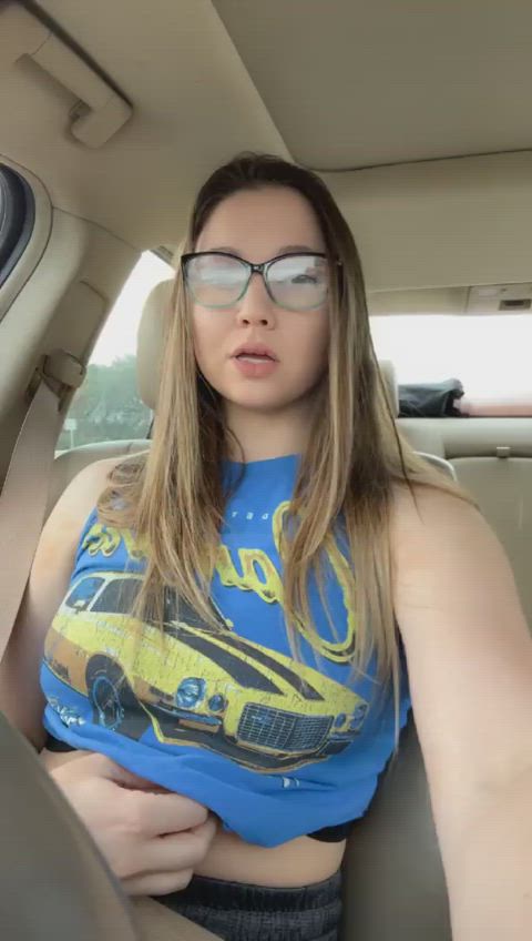 I want to be tittyfucked in the car🥵