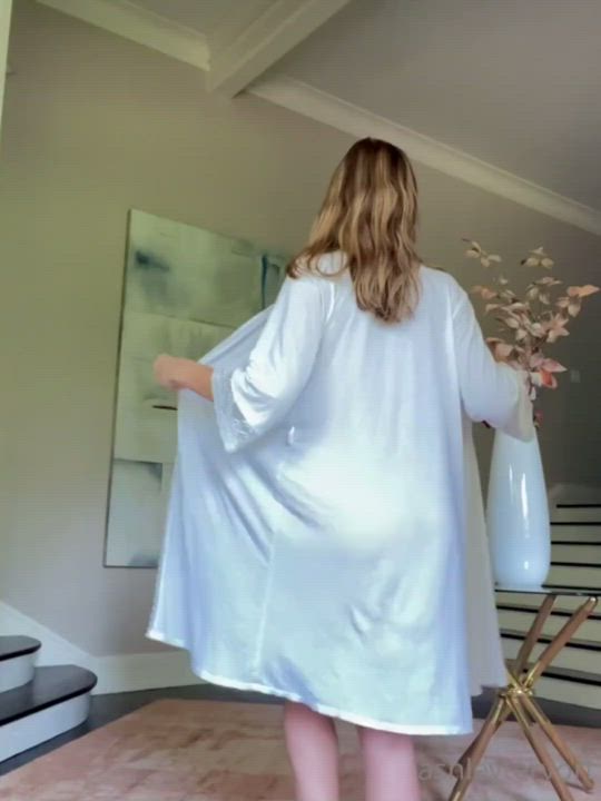 Nude Robe Striptease clip