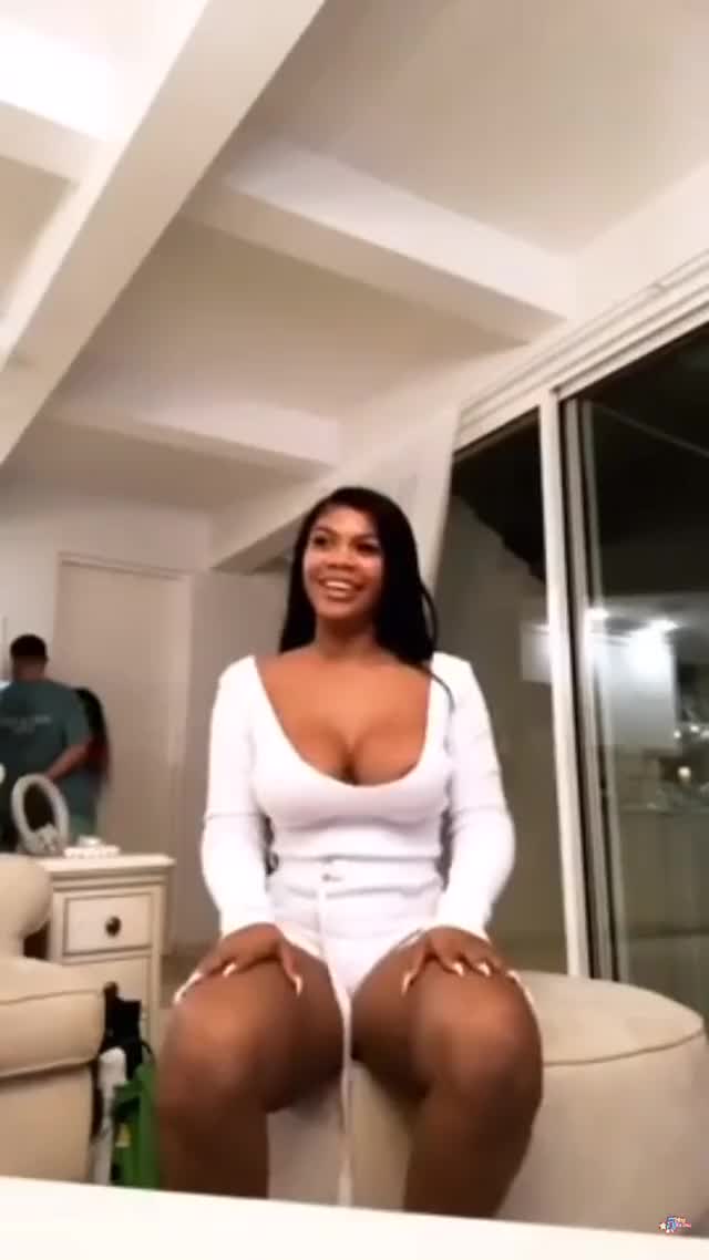 Sexy chocolate boobs and ass Chinese kitty twerking in white