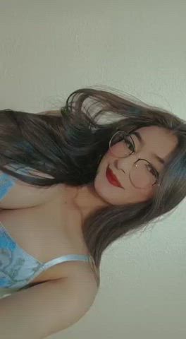 18 years old camgirl cute glasses kiss latina pretty teen clip