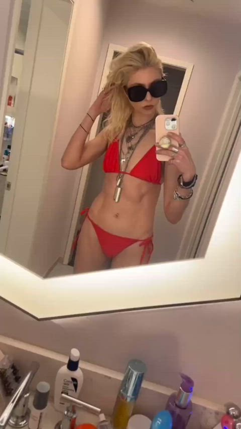 abs blonde taylor momsen clip