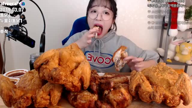 쯔양_누룽지통닭 5마리 먹방-5