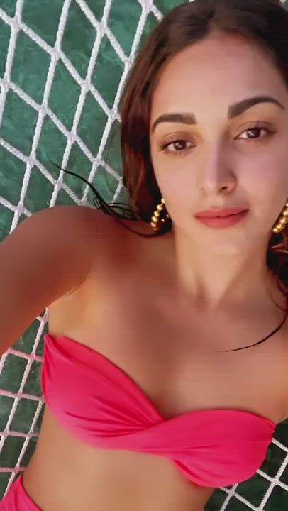 After so much teasing finally our cum goddess Kiara advani has shown something and