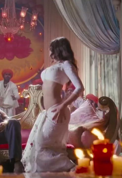 Watch Priyanka Chopra tremble in ecstasy of mind shattering orgasms {Old video}