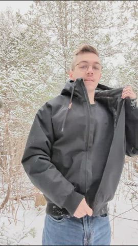 cumming while being fully naked outdoor during winter 🥶