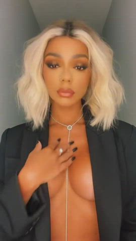 blonde brazilian celebrity ebony sensual sideboob clip