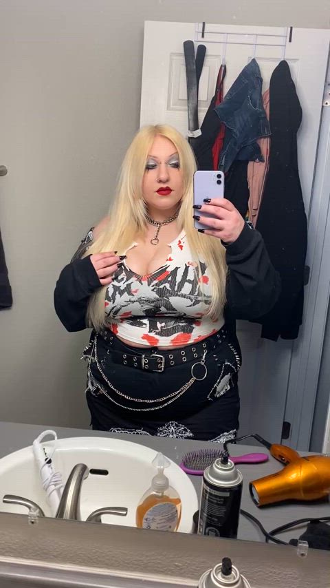 My outfit before seeing leftover crack 🍒🖤